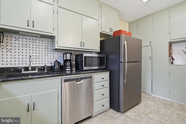 333 E 1ST AVE, Charles Town, WV 25414