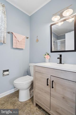 333 E 1ST AVE, Charles Town, WV 25414