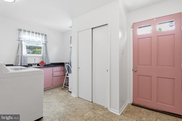 333 E 1ST AVE, Charles Town, WV 25414