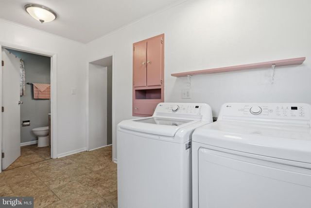 333 E 1ST AVE, Charles Town, WV 25414