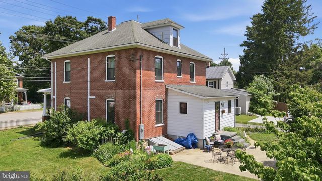 333 E 1ST AVE, Charles Town, WV 25414