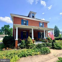 333 E 1ST AVE, Charles Town, WV 25414
