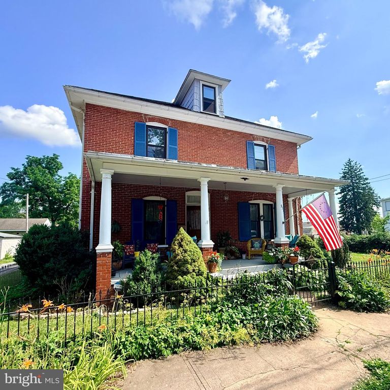 333 E 1ST AVE, Charles Town, WV 25414
