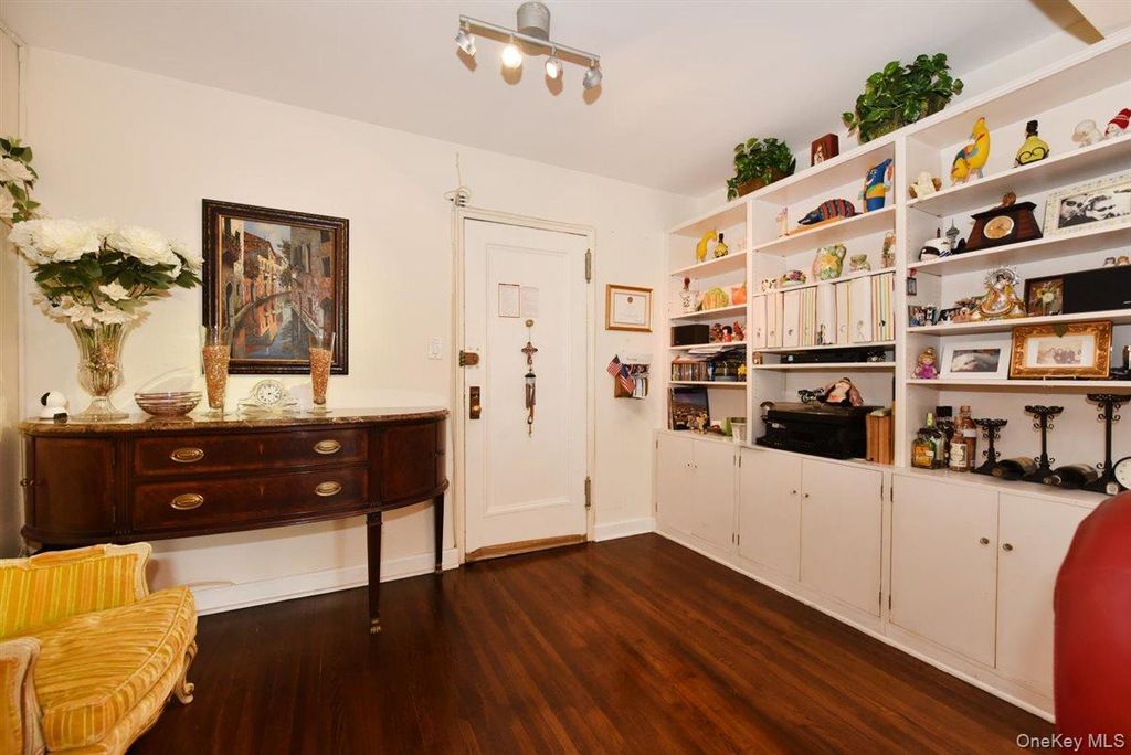 143-50 Hoover Avenue 104, Briarwood, NY 11435 — photo 2