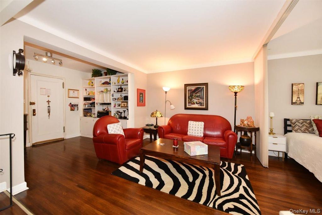143-50 Hoover Avenue 104, Briarwood, NY 11435 — photo 3