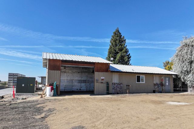 8521 Rd 256, Terra Bella, CA 93270