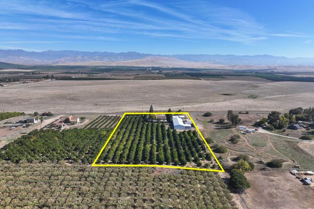 8521 Rd 256, Terra Bella, CA 93270