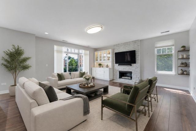 140 N Euclid Avenue 303, Oak Park, IL 60302