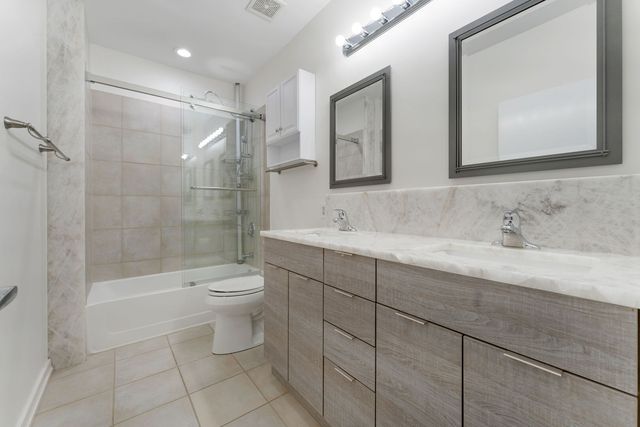 140 N Euclid Avenue 303, Oak Park, IL 60302