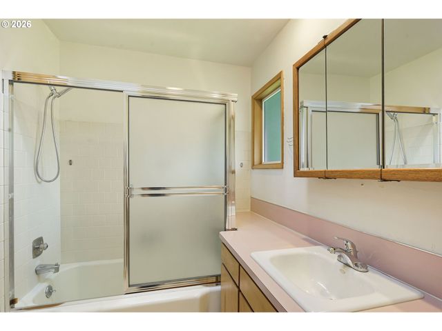 6908 TENNESSEE Ln, Vancouver, WA 98664