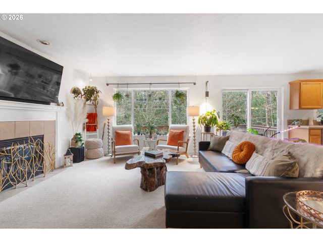 37720 HAMILTON RIDGE Dr, Sandy, OR 97055