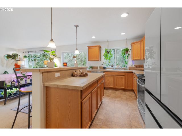 37720 HAMILTON RIDGE Dr, Sandy, OR 97055