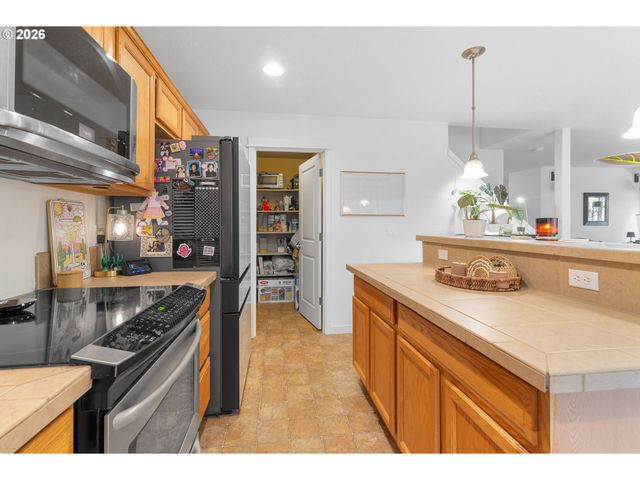 37720 HAMILTON RIDGE Dr, Sandy, OR 97055