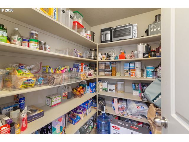 37720 HAMILTON RIDGE Dr, Sandy, OR 97055