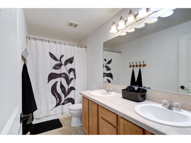 37720 HAMILTON RIDGE Dr, Sandy, OR 97055