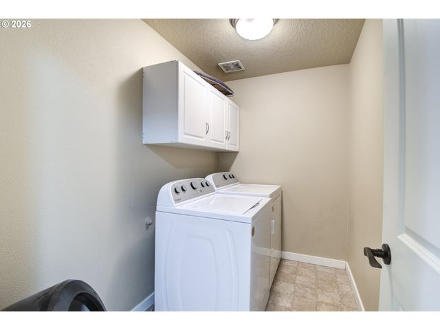 37720 HAMILTON RIDGE Dr, Sandy, OR 97055