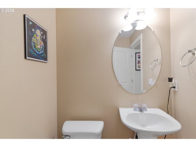 37720 HAMILTON RIDGE Dr, Sandy, OR 97055