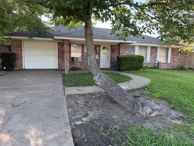 313 Fox Run, Crandall, TX 75114