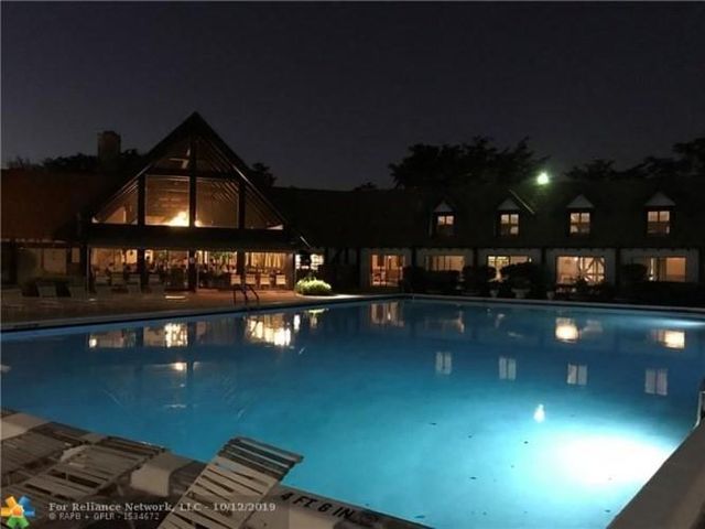 3660 Inverrary Dr 1B, Lauderhill, FL 33319