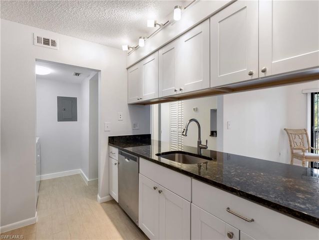 9540 Green Cypress LN 10-B2, Fort Myers, FL 33905