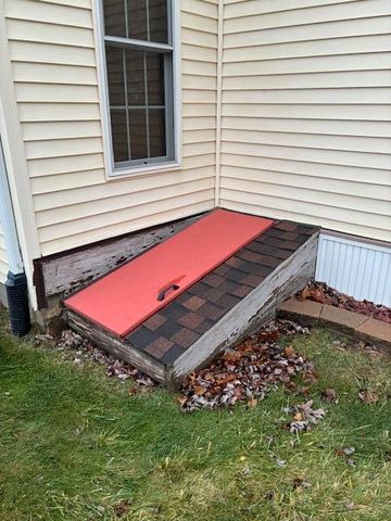 11807 Laurie Drive, Wheatfield, IN 46392