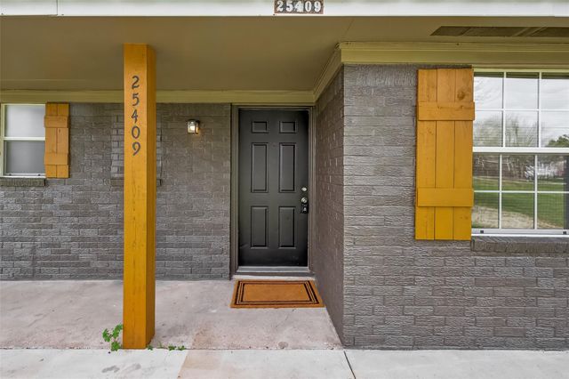 25409 Pebble Drive, Huffman, TX 77336