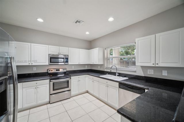 146 NE 36th Ter, Homestead, FL 33033