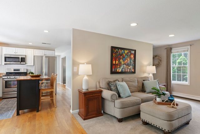 169 Brook St, Franklin, MA 02038