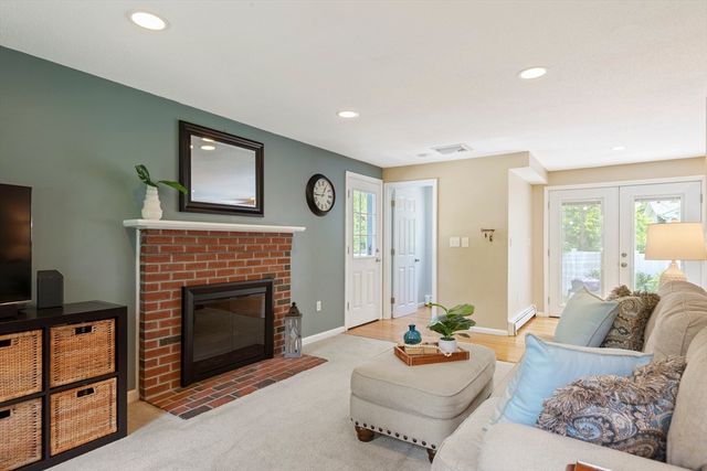 169 Brook St, Franklin, MA 02038