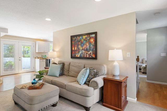 169 Brook St, Franklin, MA 02038