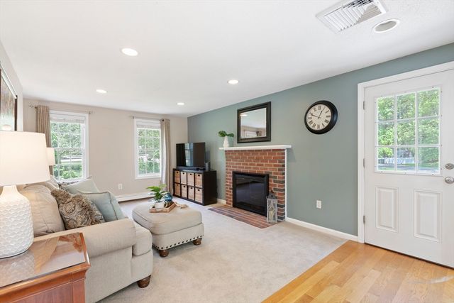 169 Brook St, Franklin, MA 02038