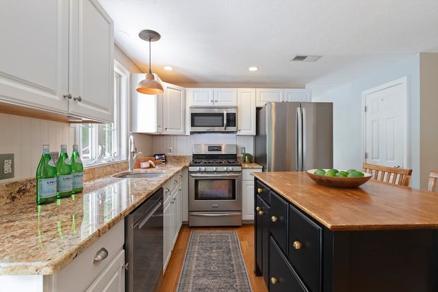 169 Brook St, Franklin, MA 02038