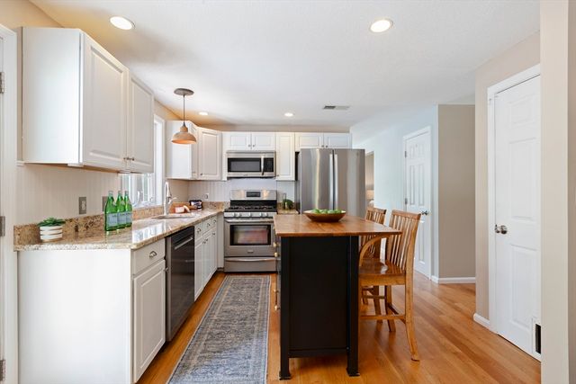 169 Brook St, Franklin, MA 02038