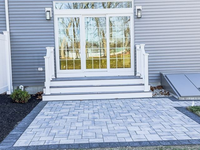 293 Bacon St A, Natick, MA 01760