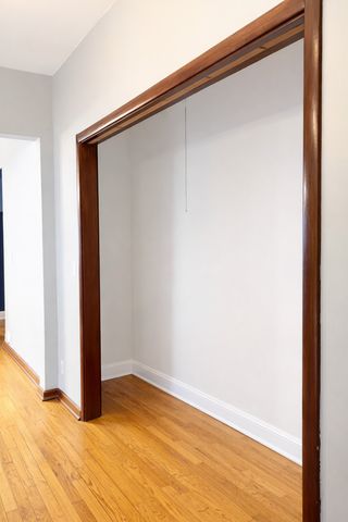 2302 W Sunnyside Avenue 2W, Chicago, IL 60625