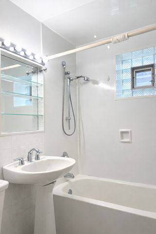 2302 W Sunnyside Avenue 2W, Chicago, IL 60625