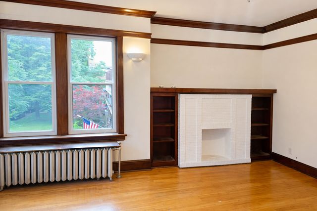 2302 W Sunnyside Avenue 2W, Chicago, IL 60625