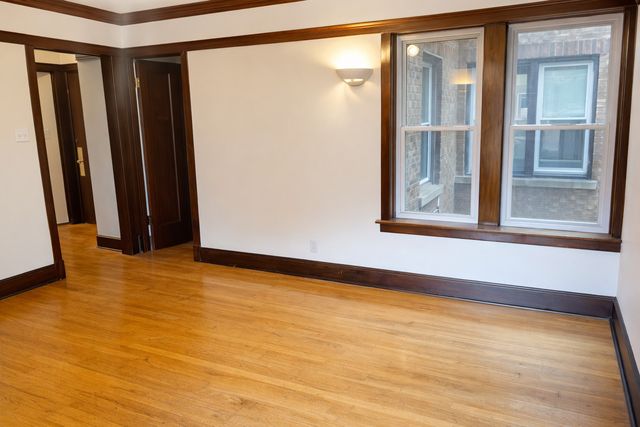 2302 W Sunnyside Avenue 2W, Chicago, IL 60625