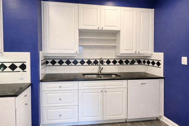 2302 W Sunnyside Avenue 2W, Chicago, IL 60625