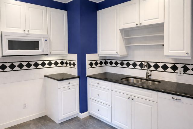 2302 W Sunnyside Avenue 2W, Chicago, IL 60625