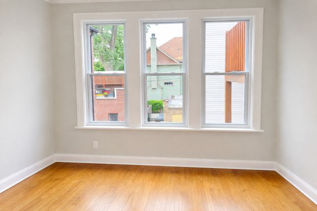 2302 W Sunnyside Avenue 2W, Chicago, IL 60625