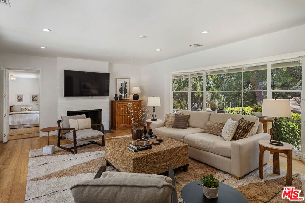 Image 13 of property listing at 1955 Windover Road, Pasadena, CA 91107