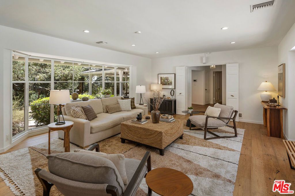 Image 14 of property listing at 1955 Windover Road, Pasadena, CA 91107