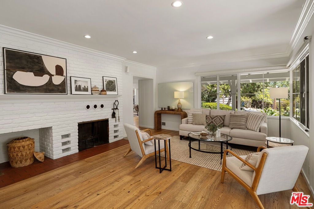 Image 16 of property listing at 1955 Windover Road, Pasadena, CA 91107