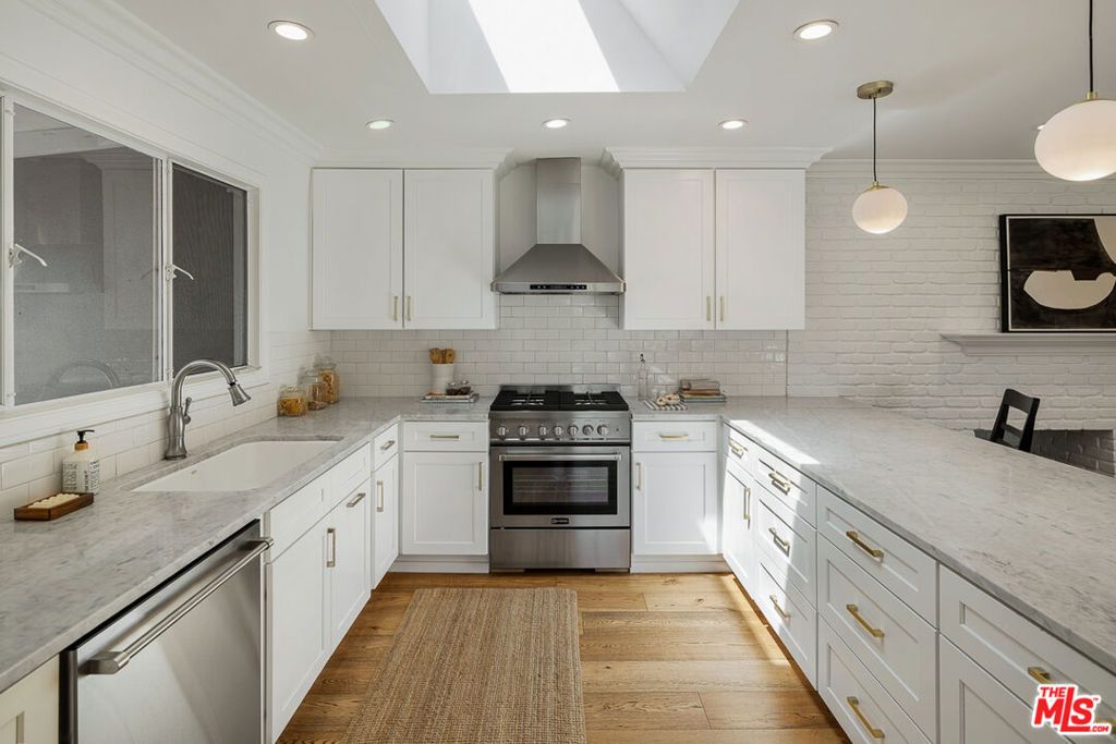 Image 20 of property listing at 1955 Windover Road, Pasadena, CA 91107