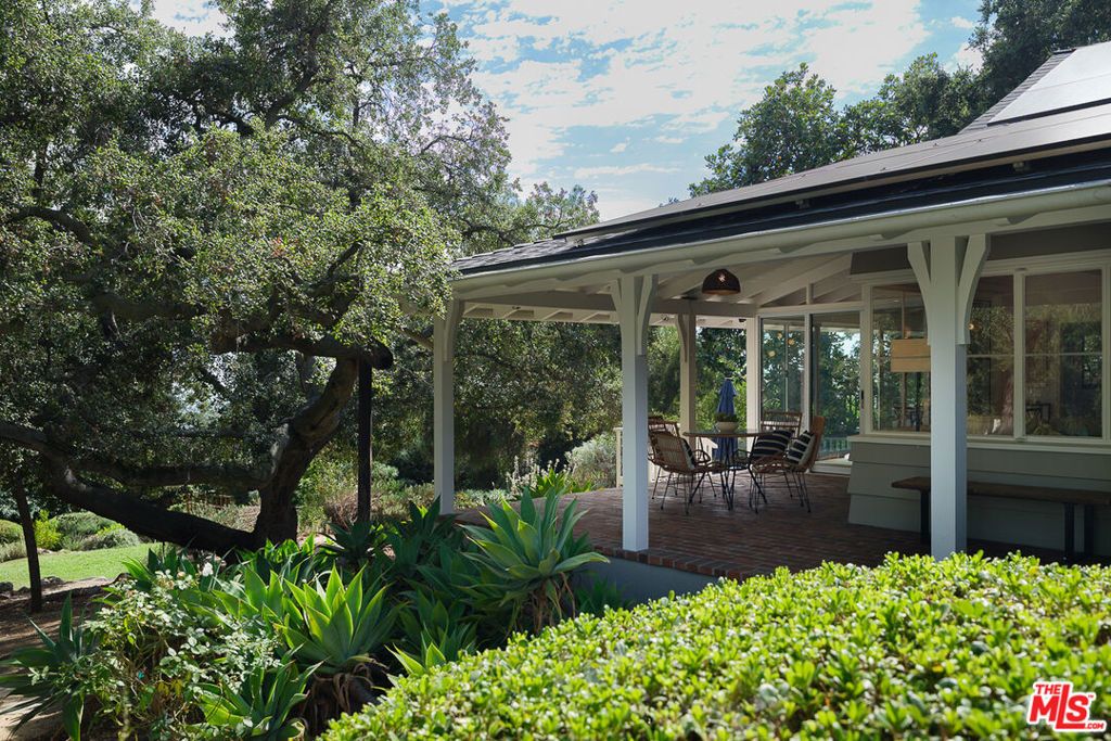 Image 2 of property listing at 1955 Windover Road, Pasadena, CA 91107