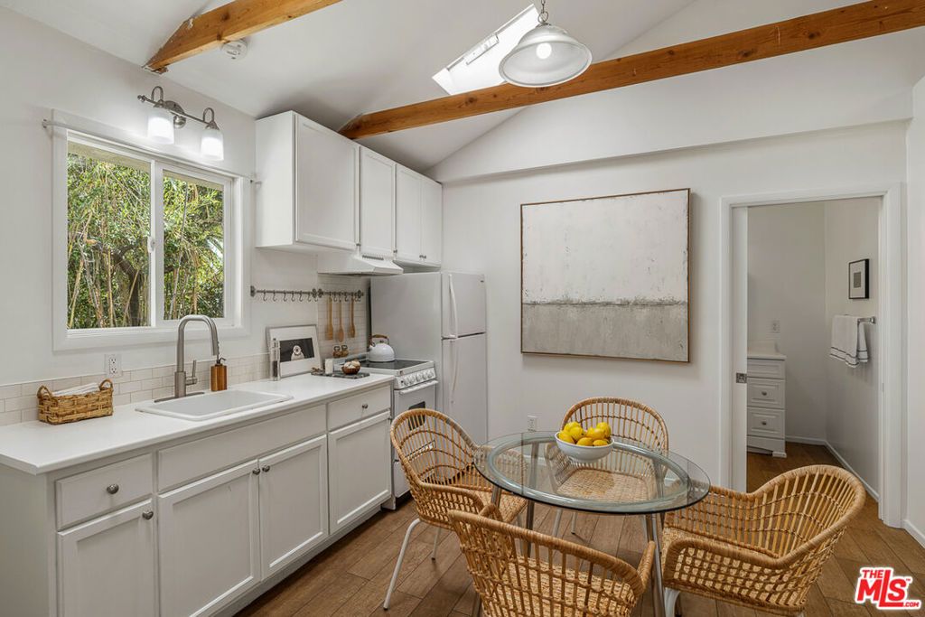 Image 44 of property listing at 1955 Windover Road, Pasadena, CA 91107