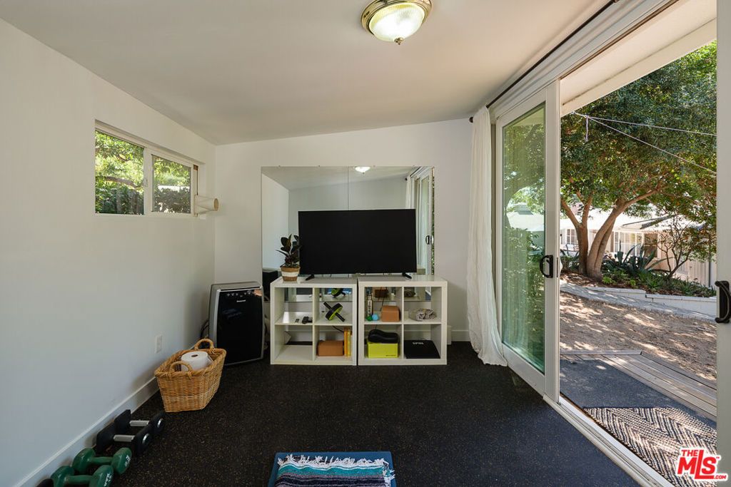 Image 54 of property listing at 1955 Windover Road, Pasadena, CA 91107
