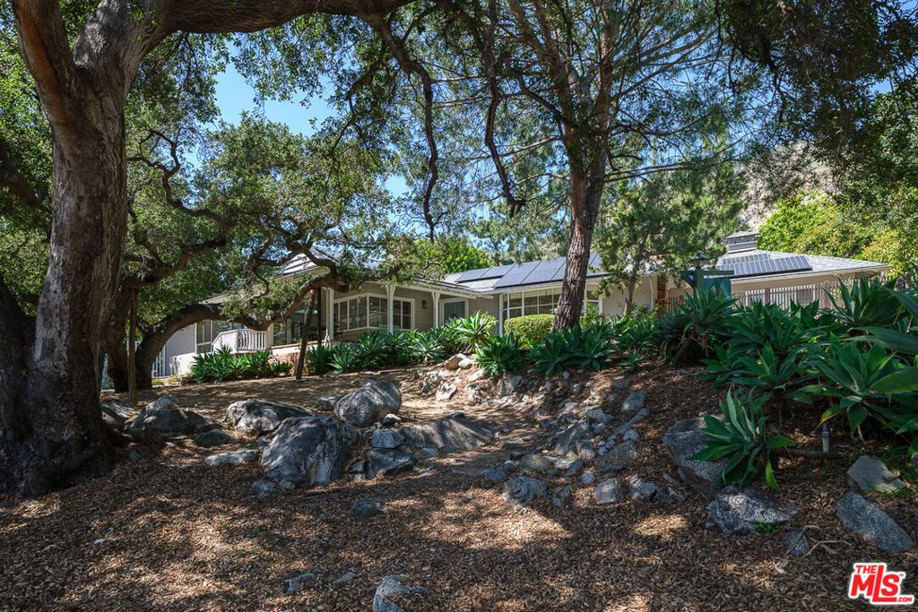 Image 7 of property listing at 1955 Windover Road, Pasadena, CA 91107