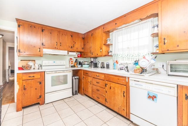 8 Hickory Hill Road, New Britain, CT 06052